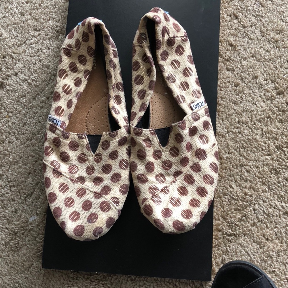 Toms